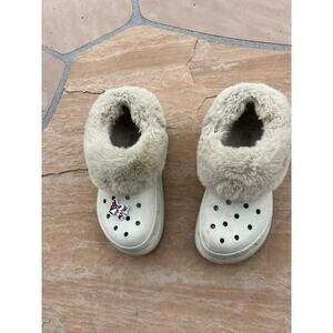 Women's Fuzzy Lined Crocs Platform Shoes 6 LS